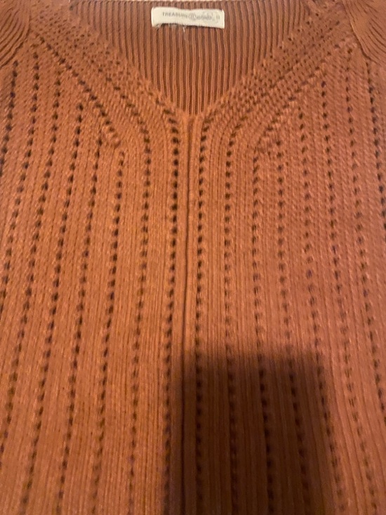 Treasure & Bond Rust Knit V-Neck Flutter Sleeve Top - Picture 3 of 5